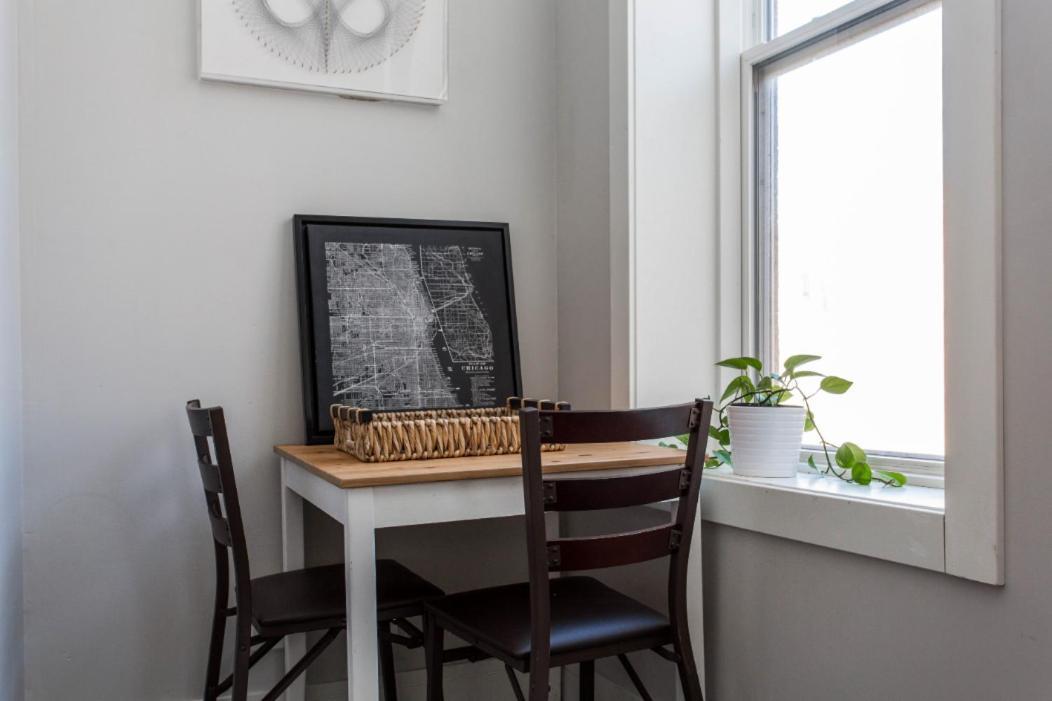 The Double Play - 1 Min Walk To Wrigley! Spacious 2Br - Perfect For Cubs Fans! Chicago Exterior photo